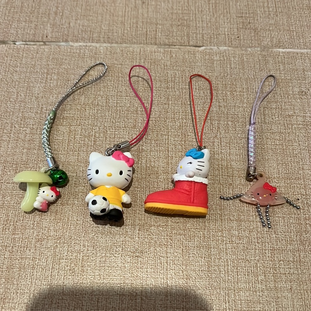COPY - 5 for/$25 4 Hello kitty charms